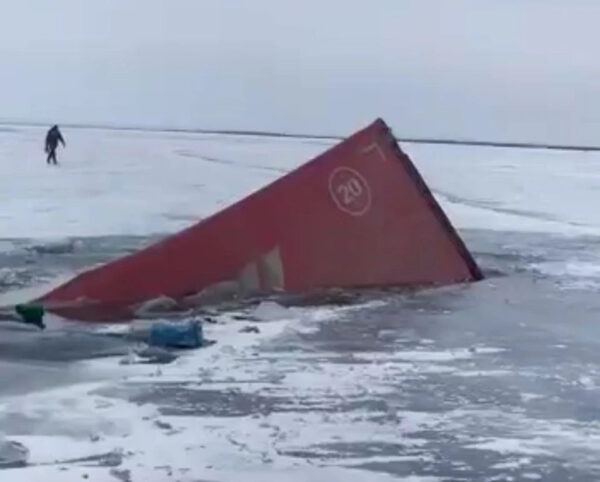 In the Volgograd region looking for a trucker from Turkey, whose truck fell through the ice
